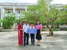 Theo gương Bác chăm lo, bồi dưỡng thế hệ trẻ