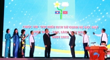 Các đại biểu ấn nút khai mạc Cuộc thị