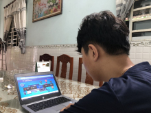 Người lao động nghiên cứu, thực hiện thủ tục để hưởng các chế độ về BHXH trên Cổng Dịch vụ công BHXH Việt Nam.