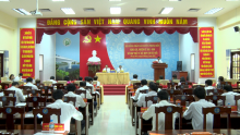Quang cảnh Kỳ họp thứ 4 (kỳ họp chuyên đề) Hội đồng nhân dân huyện khóa XII, nhiệm kỳ 2021-2026. Ảnh: Nguyễn Hào.