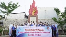 Đoàn hành trình đến Di tích Đặc ủy An Nam Cộng sản Đảng Hậu Giang (quận Bình Thủy). Ảnh: CTV.