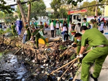 “Đảng viên, đoàn viên thanh niên lao động phải là những người xung phong gương mẫu trong mọi mặt sản xuất, công tác, học tập, đoàn kết”