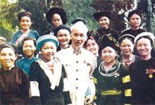 “Đoàn kết là sức mạnh. Toàn Đảng, toàn quân, toàn dân đoàn kết chặt chẽ xung quanh Trung ương”