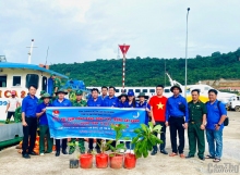 Thêm yêu biển đảo quê hương