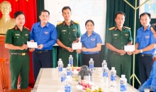 Thăm hỏi, động viên cán bộ, chiến sĩ đang thực hiện nhiệm vụ trên đảo Thổ Chu