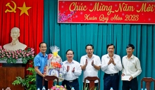 Lãnh đạo thành phố chúc tết lực lượng làm nhiệm vụ những ngày Tết và kiểm tra điểm tổ chức chương trình nghệ thuật, điểm bắn pháo hoa đêm giao thừa