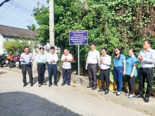 Ngàn hoa dâng Bác