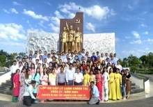 Lớp Sơ cấp lý luận chính trị quận Thốt Nốt tham quan, học tập thực tế tại các di tích lịch sử, văn hóa