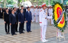Bí thư Thành ủy Nguyễn Văn Hiếu dẫn đầu Đoàn đại biểu TP Cần Thơ viếng Tổng Bí thư Nguyễn Phú Trọng