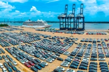 Kinh tế thị trường định hướng xã hội chủ nghĩa Việt Nam là nền kinh tế thị trường hiện đại, hội nhập quốc tế, theo định hướng xã hội chủ nghĩa