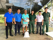 Đoàn phường Thới Long thăm tặng quà gia đình chính sách