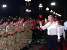 “Dưới cờ vinh quang”: Kết nối quá khứ, hiện tại, tương lai trong xúc cảm và tự hào