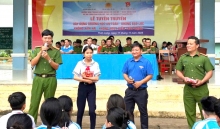 Gần 1.000 học sinh tham gia chuyên đề “Trường học an toàn - Không bạo lực – không xâm hại – An toàn trên mạng