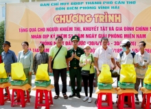 Đồn Biên phòng Vĩnh Hải chăm lo người khiếm thị, người khuyết tật, gia đình chính sách địa bàn khu vực biên giới biển Cần Thơ