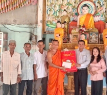 Lãnh đạo thành phố Cần Thơ thăm, chúc Tết Chôl Chnăm Thmây tại xã Vĩnh Thuận Đông