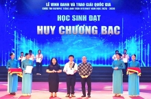 Học sinh Trường Trung học cơ sở Thới Long đạt 2 Huy chương Bạc Cuộc thi Olympic Tiếng Anh trên Internet