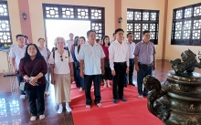 Chi bộ Văn phòng Đảng ủy Ban Tuyên giáo và Dân vận Thành ủy viếng Đền thờ Chủ tịch Hồ Chí Minh tại xã An Thạnh