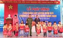 Đẩy mạnh phong trào học bơi, nâng cao kỹ năng an toàn cho trẻ em