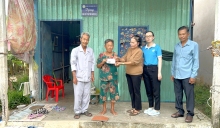 Thăm, tặng quà người cao tuổi neo đơn, có hoàn cảnh khó khăn