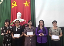 Chi bộ Ban Công tác Phụ nữ trao giải cuộc thi chính luận về Bảo vệ nền tảng tư tưởng của Đảng
