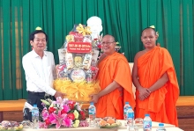 Bí thư Thành ủy Cần Thơ chúc mừng đồng bào dân tộc Khmer nhân dịp lễ Sene Dolta