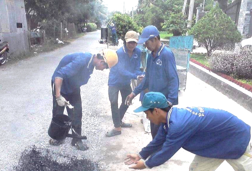 Nhân dân phường Tân Lộc bắc cầu