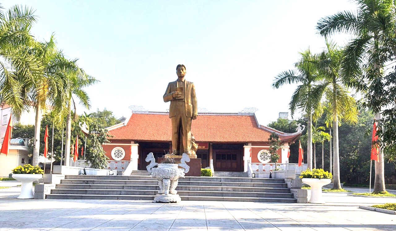 Khu lưu niệm Tổng Bí thư Nguyễn Văn Cừ được xây dựng trên khu đất của gia đình đồng chí Nguyễn Văn Cừ thuộc khu phố Phù Khê Thượng, phường Phù Khê, thành phố Từ Sơn, tỉnh Bắc Ninh. Ảnh nguồn: https://bacninh.gov.vn.