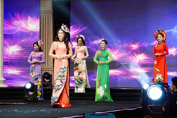 Các cuộc thi nhan sắc do các trường học tổ chức là một trong những nguồn thí sinh cho Cuộc thi “người đẹp Tây Đô”. Trong ảnh: Thí sinh Cuộc thi Hoa khôi Đại học Nam Cần Thơ năm 2022.