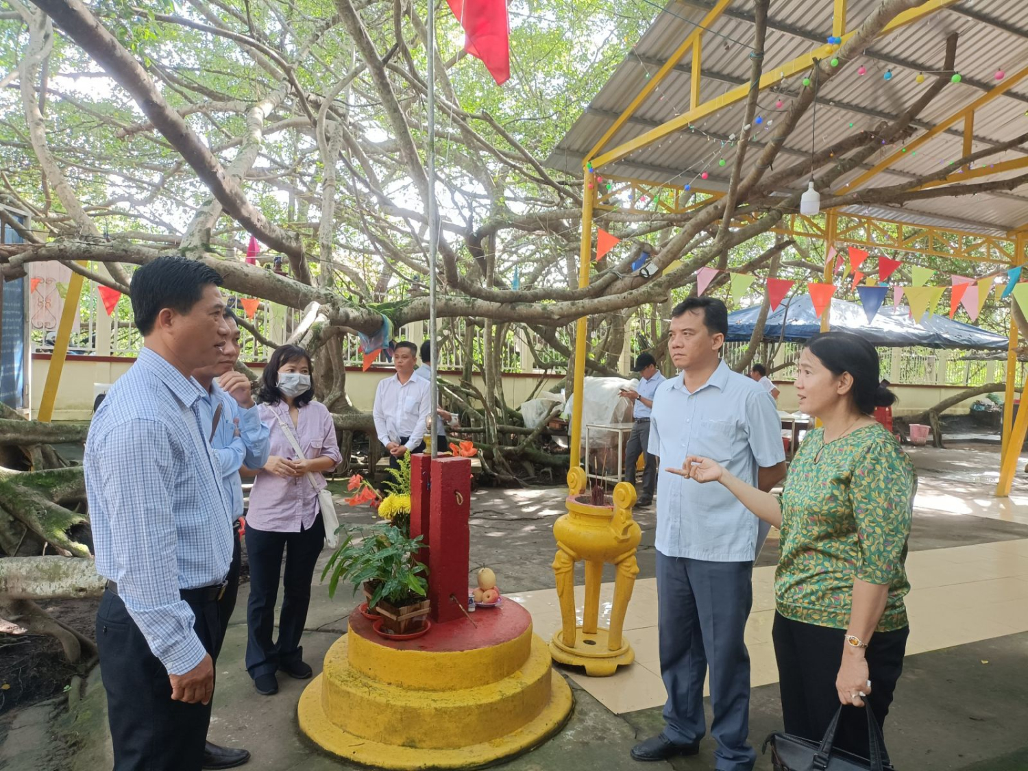 Đoàn khảo sát làm việc tại Khu Di tích lịch sử Giàn Gừa.