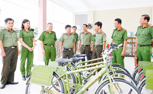 Ðoàn công tác Bộ Công an khảo sát thực tế cơ sở vật chất tại Công an phường An Hòa vào tháng 4-2021. Đây là thí điểm Công an phường điển hình, kiểu mẫu của thành phố Cần Thơ. Ảnh: CTV.