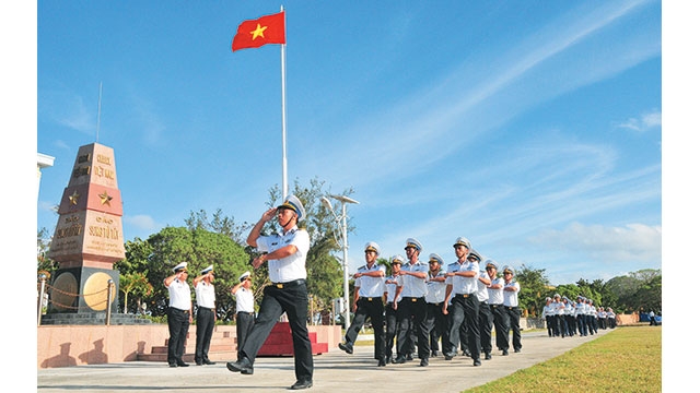 Lễ chào cờ trên đảo Song Tử Tây.