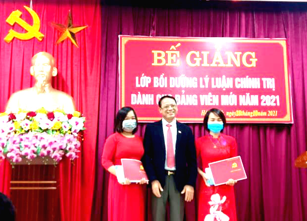 Hướng dẫn thực hiện chương trình bồi dưỡng lý luận chính trị dành cho đảng viên mới