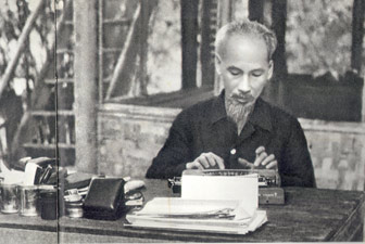 "Người cách mạng phải có đạo đức cách mạng làm nền tảng mới hoàn thành được nhiệm vụ cách mạng vẻ vang"