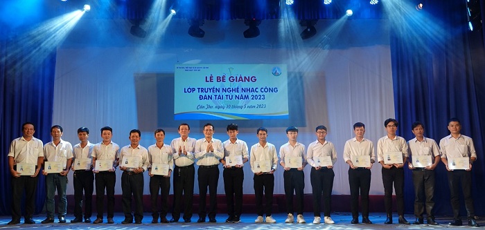 31 5 trao chung nhan