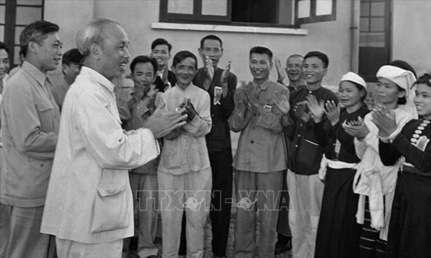 5 5 bac ho gap mat dai bieu