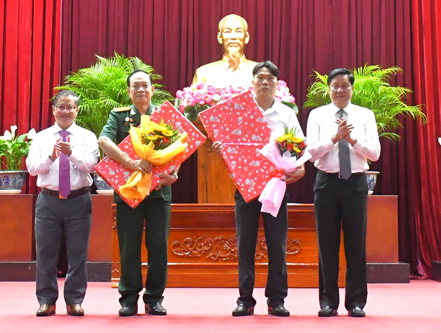 NHa vat tieu bieu