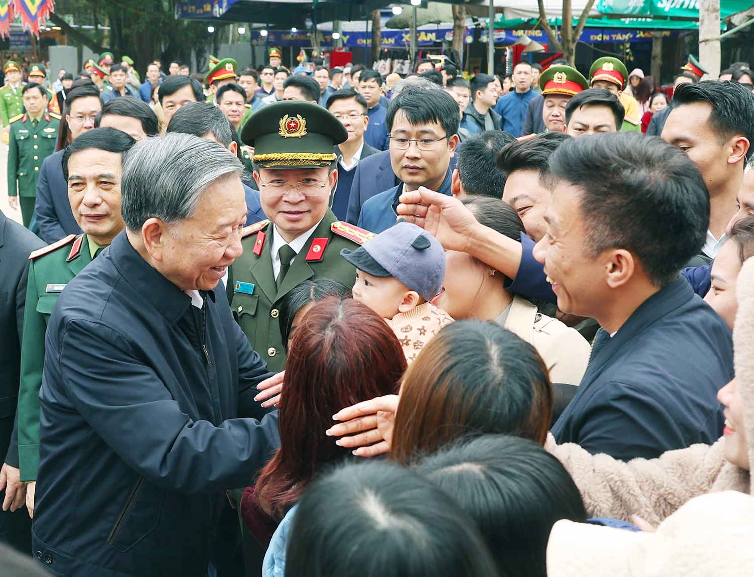 vna potal tong bi thu to lam va doan cong tac trung uong dang huong tuong niem cac vua hung tai khu di tich lich su quoc gia dac biet den hung 7840743 (1)