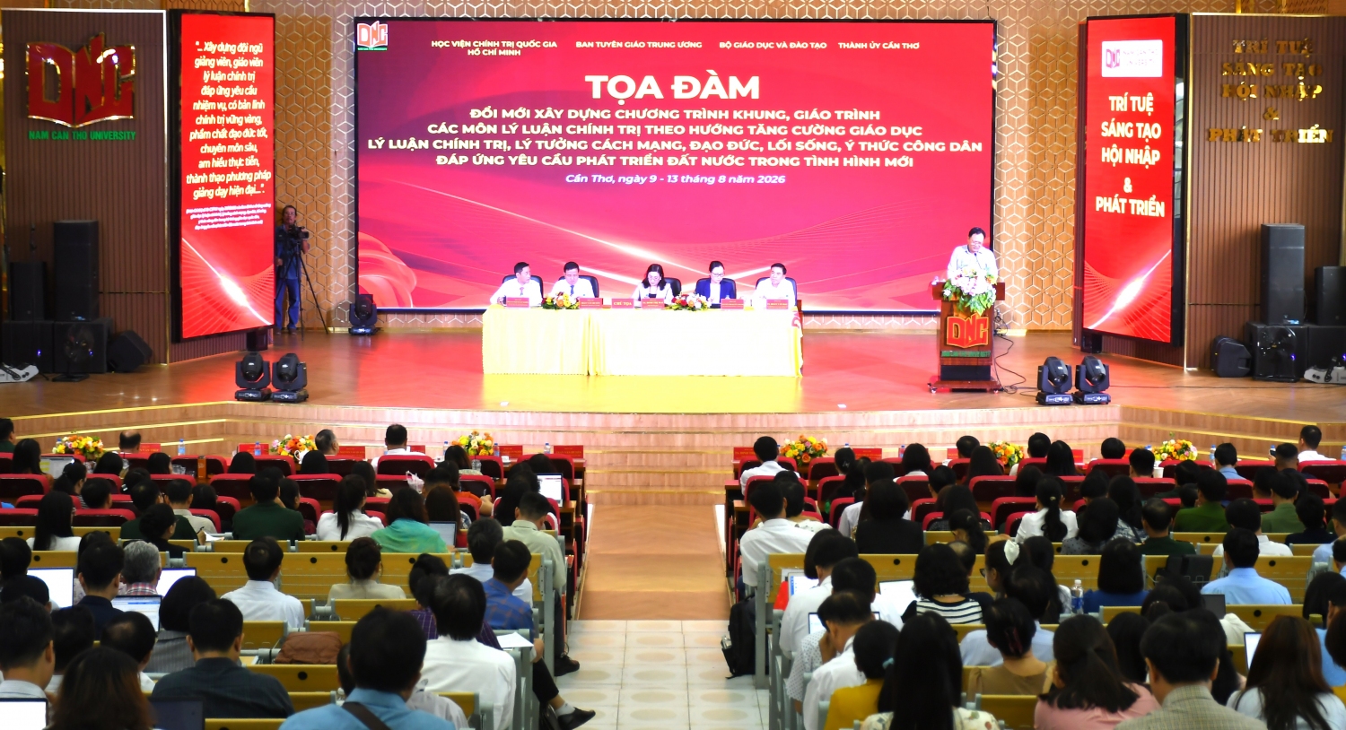 13 8 toancanh